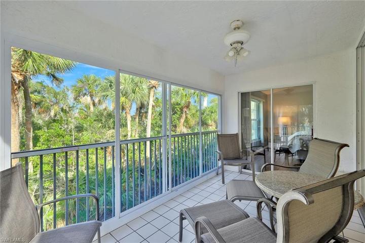 Sunny peaceful preserve views, comfortable patio set included!