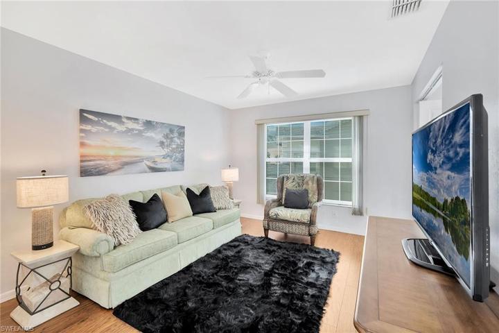 3rd bedroom is set up as a den, 2 Sleep sofas in residence for overflow guests -included!