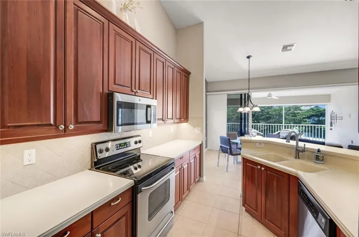 6360  Lexington  CT, Naples, FL 34110