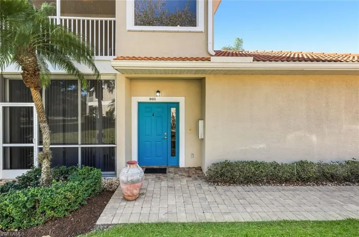 6360  Lexington  CT, Naples, FL 34110