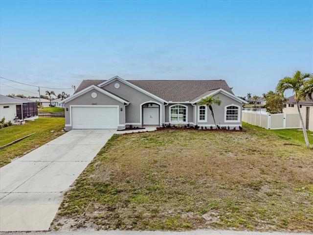 Welcome home to 2910 SW 4th Pl Cape Coral, FL