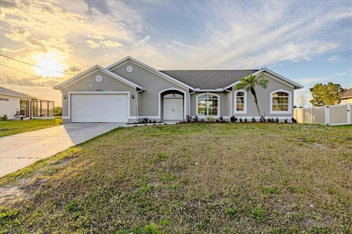 Welcome home to 2910 SW 4th Pl Cape Coral, FL