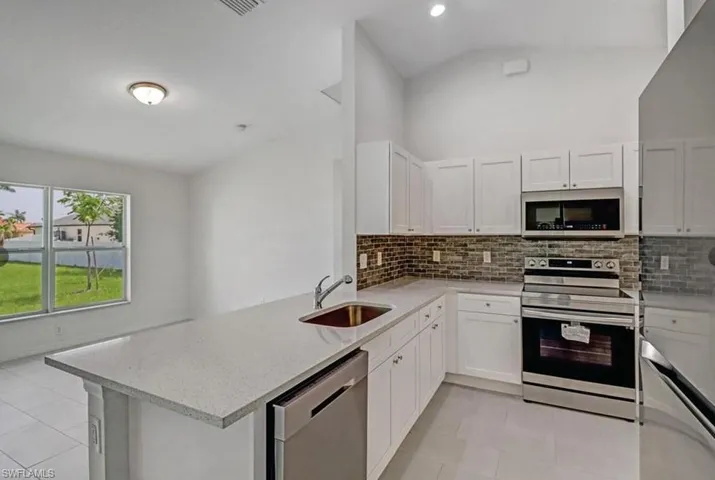 3828 Nw 46th Ln, Cape Coral, Florida 33993