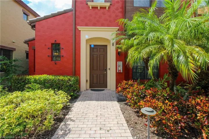 9025  Alturas  ST, Naples, FL 34113