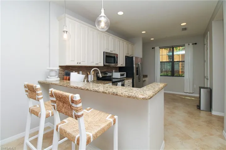 9025  Alturas  ST, Naples, FL 34113