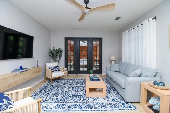 9025  Alturas  ST, Naples, FL 34113