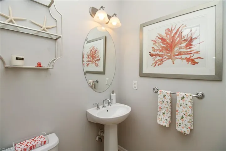 9025  Alturas  ST, Naples, FL 34113