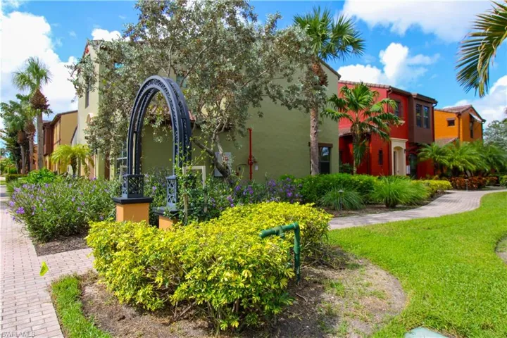 9025  Alturas  ST, Naples, FL 34113