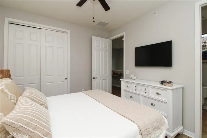 9025  Alturas  ST, Naples, FL 34113