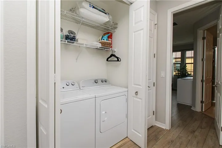 9025  Alturas  ST, Naples, FL 34113