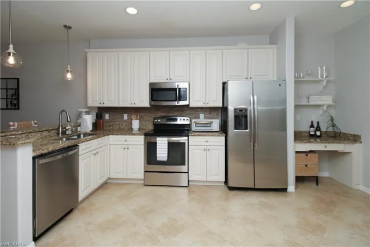 9025  Alturas  ST, Naples, FL 34113