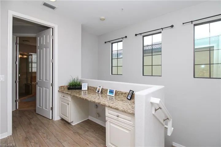 9025  Alturas  ST, Naples, FL 34113