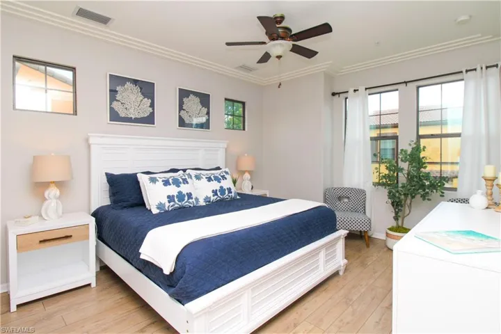 9025  Alturas  ST, Naples, FL 34113
