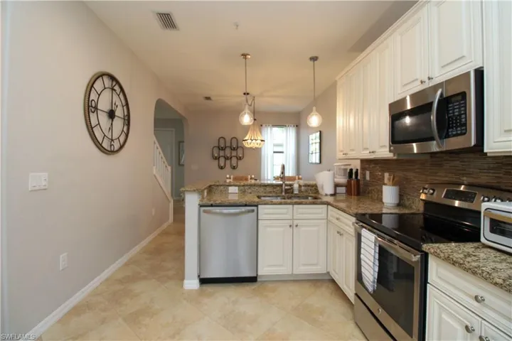 9025  Alturas  ST, Naples, FL 34113