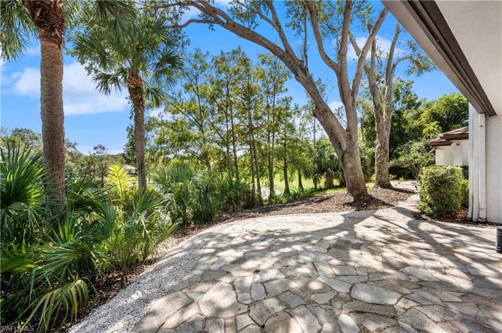 Beautiful & private stone patio.