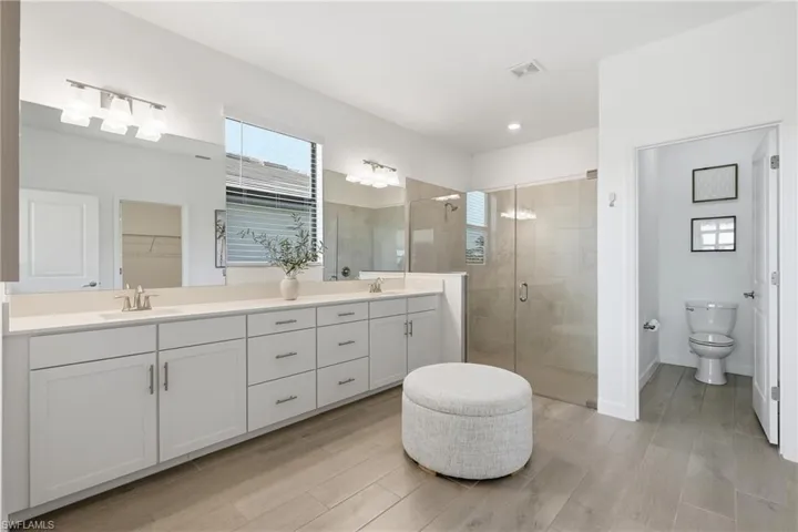 20273 Kingmont Dr, Estero, Florida 33928