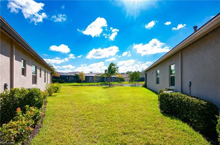 Large side yard