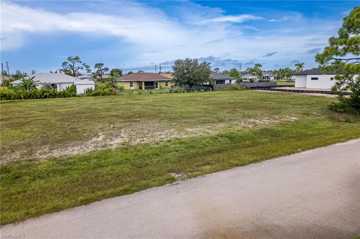 2726 Nw 19th Ave, Cape Coral, Florida 33993