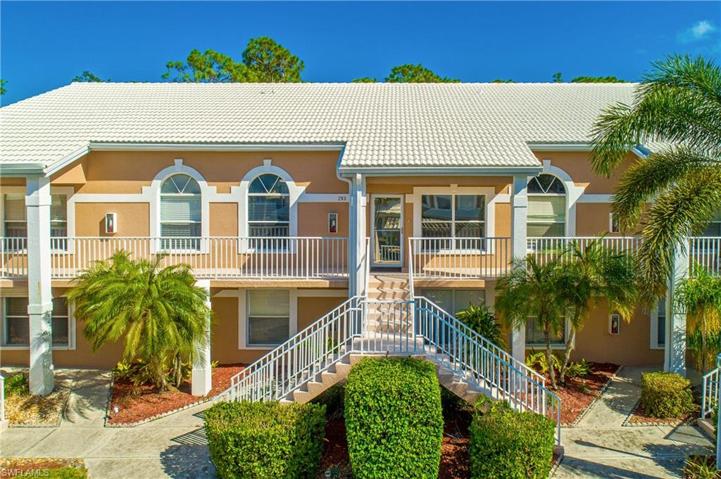 CLOSE TO THE BEACH!! Welcome to 3920 Leeward Passage Ct., located in the desirable community of Vanderbilt Lakes.