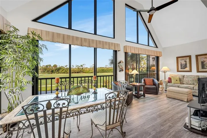 Valted celings air conditioned Florida Room with Great Views!!