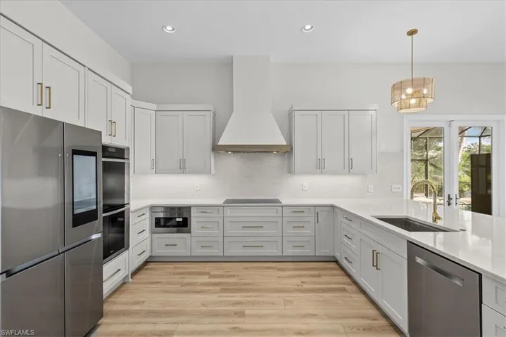 7985  Beaumont  CT, Naples, FL 34109