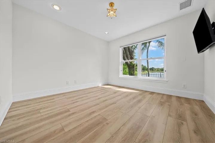 7985  Beaumont  CT, Naples, FL 34109