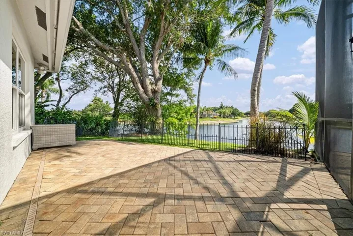 7985  Beaumont  CT, Naples, FL 34109