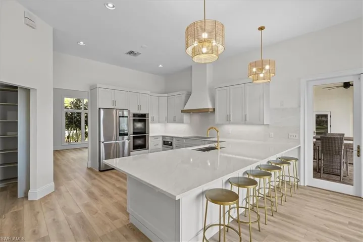 7985  Beaumont  CT, Naples, FL 34109