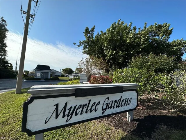 1321  Sandtrap  DR, Fort Myers, FL 33919