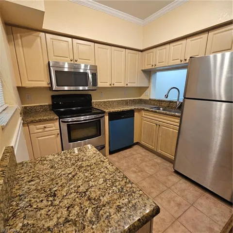 8423 Bernwood Cove Loop # 409, Fort Myers, Florida 33966