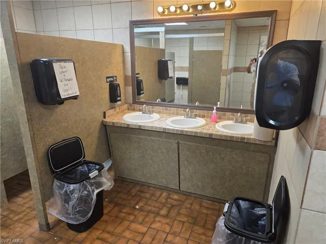 WOMENS REST ROOM