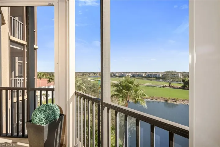 580 El Camino Real 3504, Naples, Florida 34119