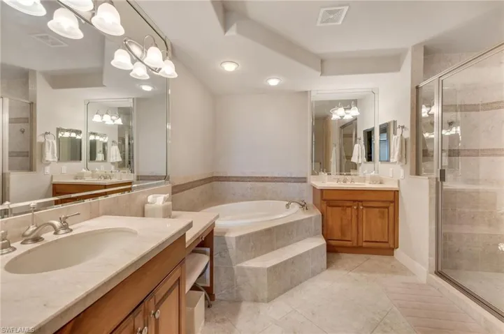 580 El Camino Real 3504, Naples, Florida 34119