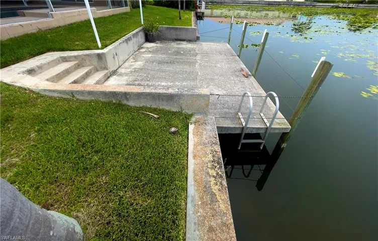 17 SE 15th  AVE, Cape Coral, FL 33990
