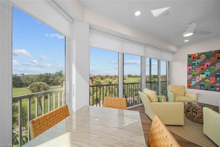 Sunroom / solarium with ceiling fan