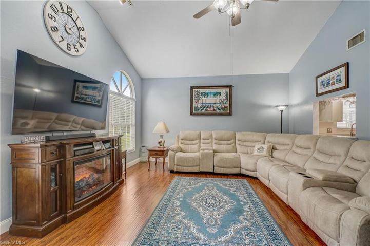 7305 Sean LN, NORTH FORT MYERS FL 33917