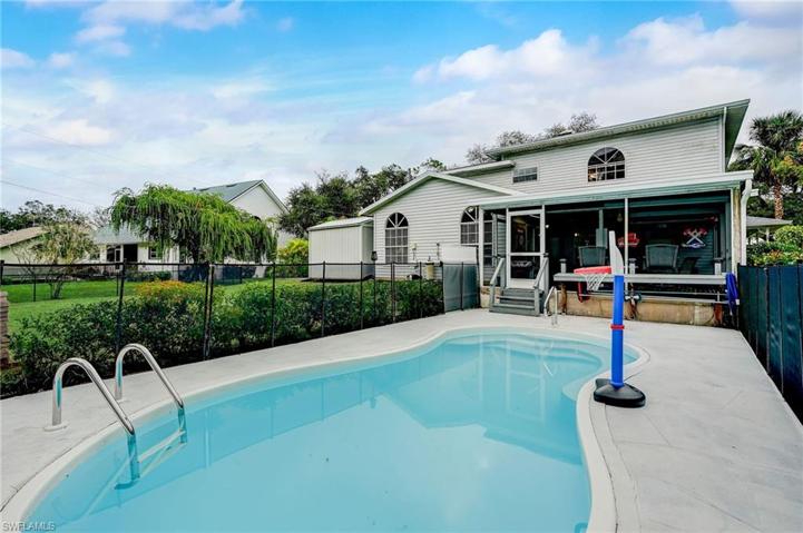 7305 Sean LN, NORTH FORT MYERS FL 33917
