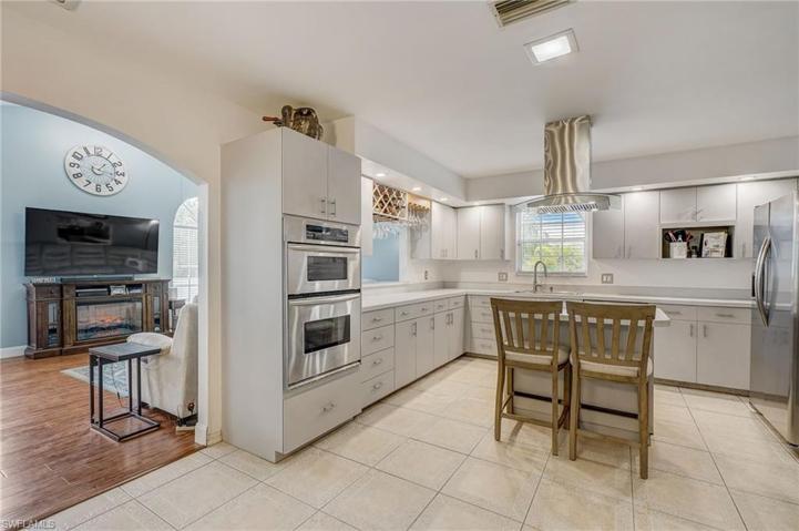 7305 Sean LN, NORTH FORT MYERS FL 33917