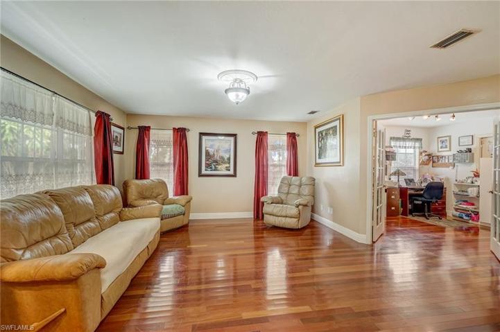 7305 Sean LN, NORTH FORT MYERS FL 33917