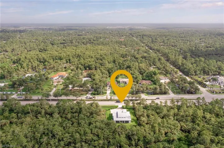 Bird's eye view featuring a wooded view