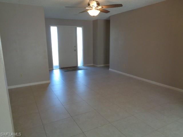 Entry-Livingroom