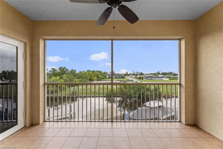 Unfurnished sunroom with ceiling fan