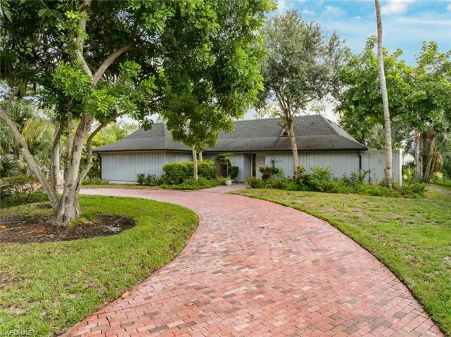 Ranch-style house featuring a front lawn