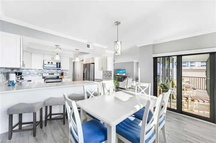 9375  Gulf Shore  DR, Naples, FL 34108