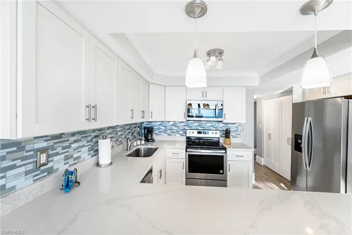 9375  Gulf Shore  DR, Naples, FL 34108