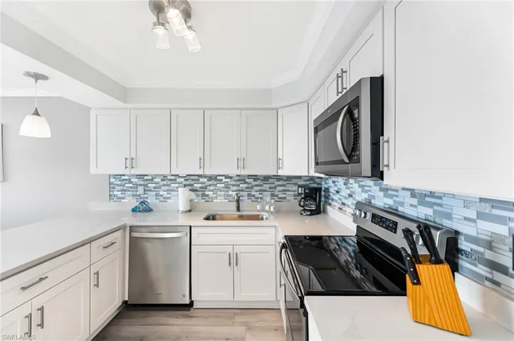 9375  Gulf Shore  DR, Naples, FL 34108