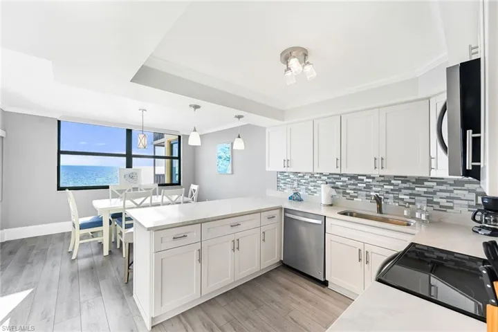 9375  Gulf Shore  DR, Naples, FL 34108