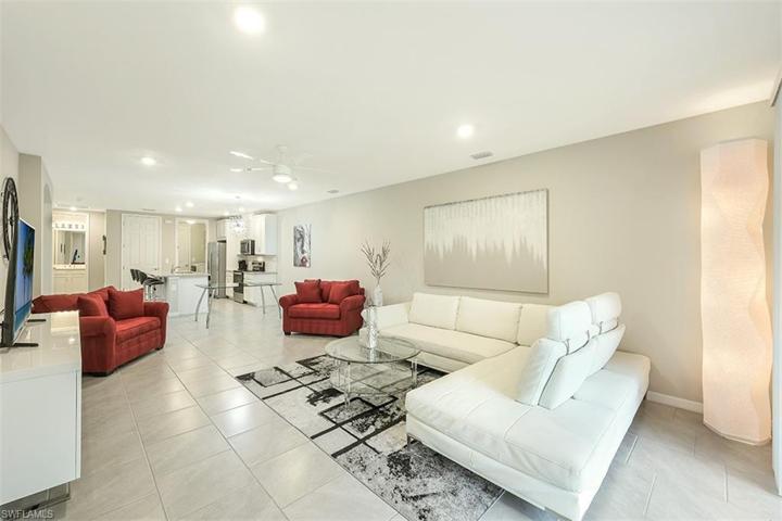 14551  Edgewater  CIR, Naples, FL 34114