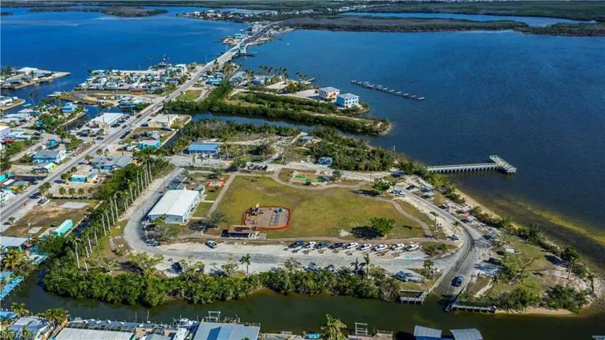 Matlacha Community Park and boat ramp. walking distance