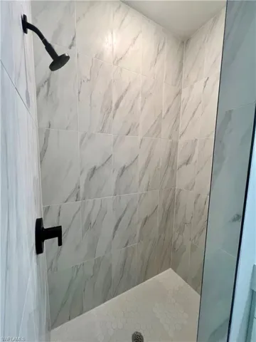 Bathroom featuring tiled shower